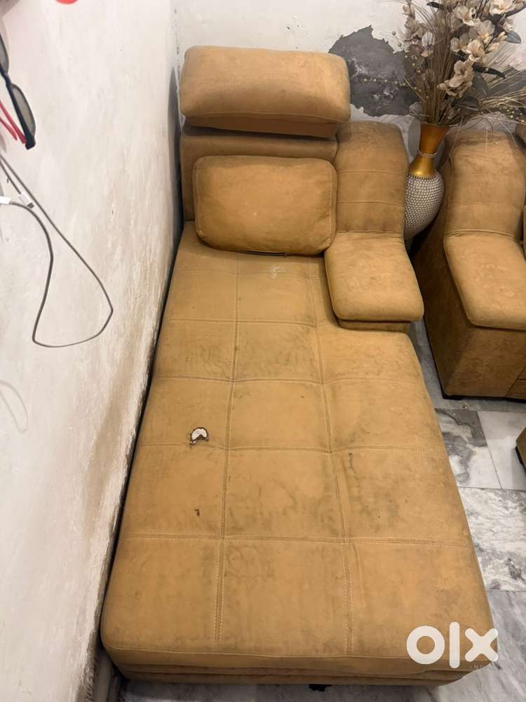 8 seater sofa set with table