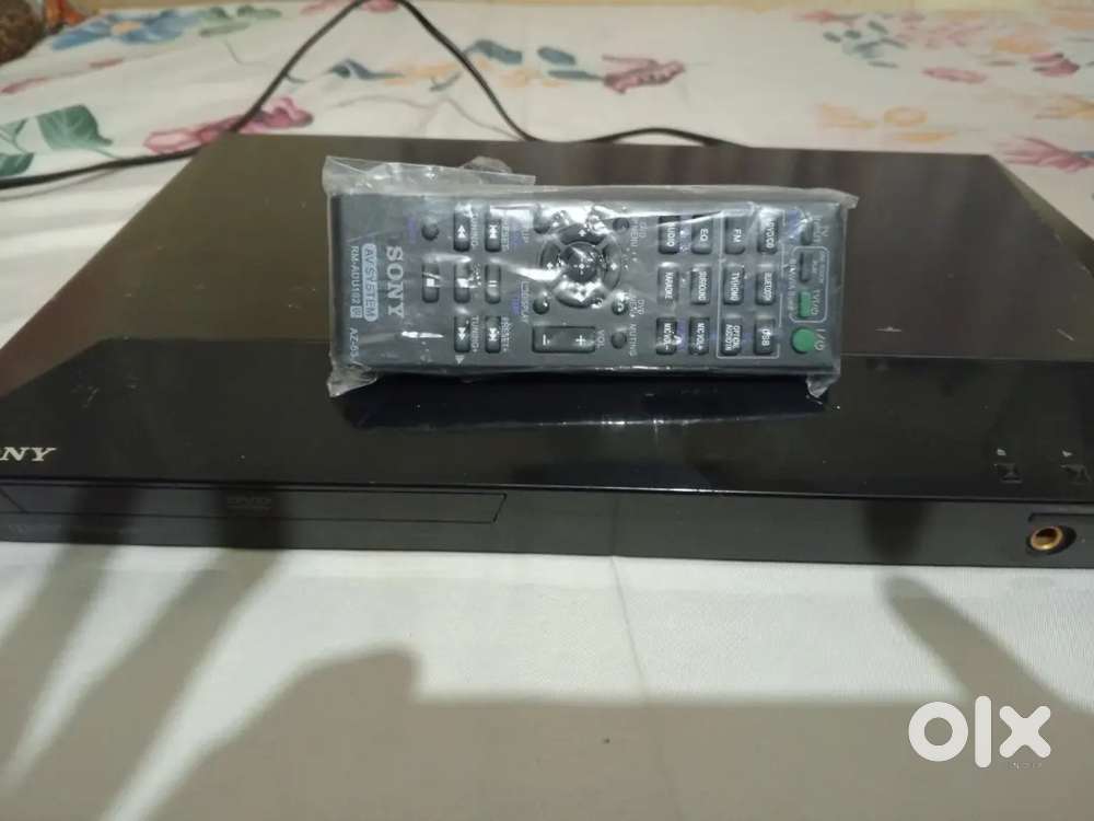 SONY  DAV DZ 350 , HOME THEATRE AMP, WITH REMOTE