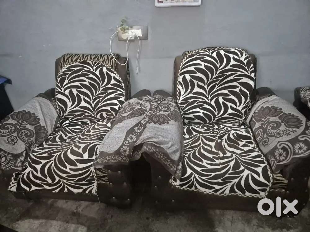 Excellent 5-Seater  Sofa - Colour Brown, Bargain Price!