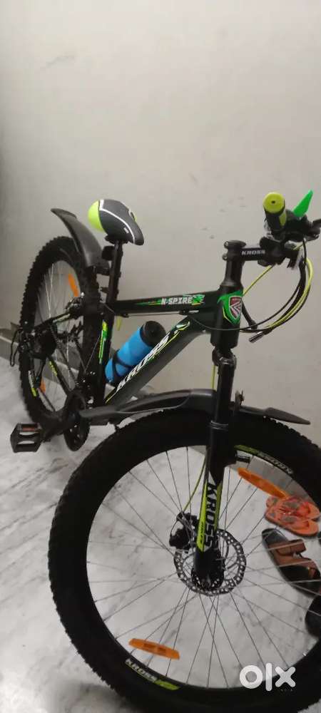 21 SHIMANO GEAR BICYCLE