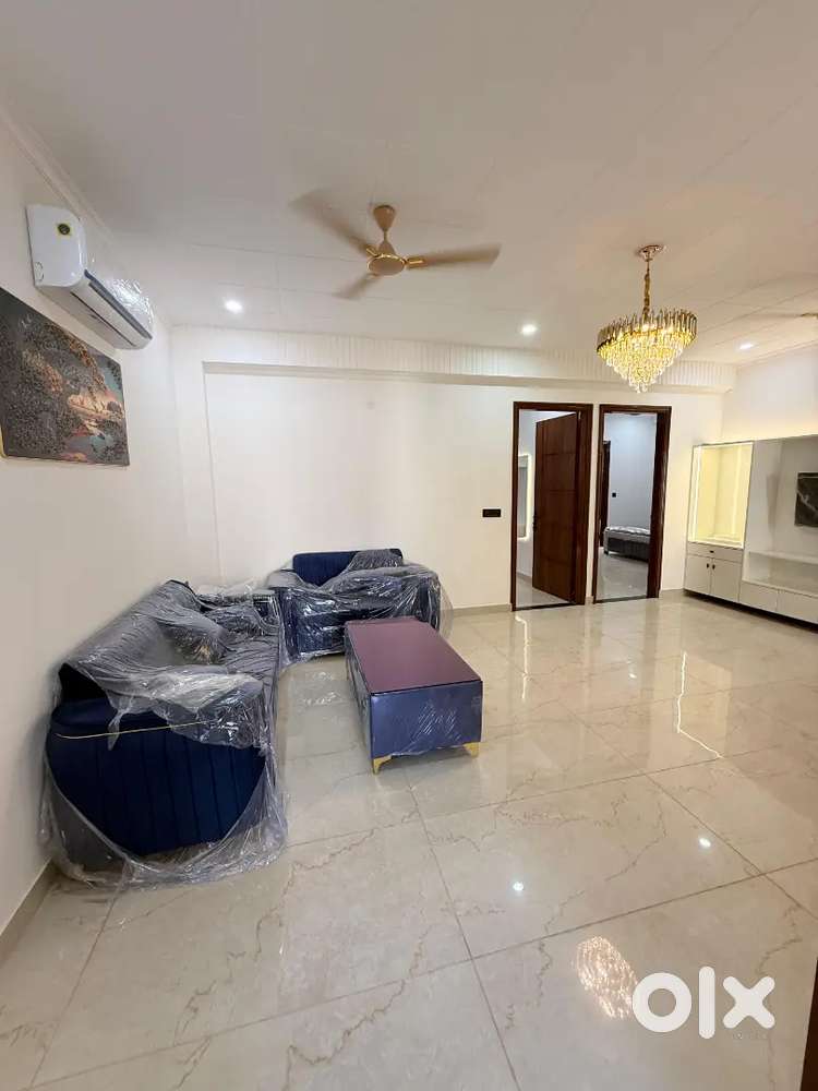 3 BHK top floor with roof right