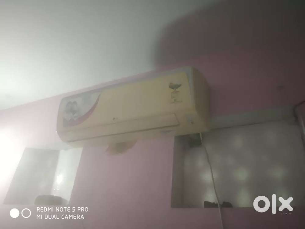 L.G split Air conditioner good condition 2star