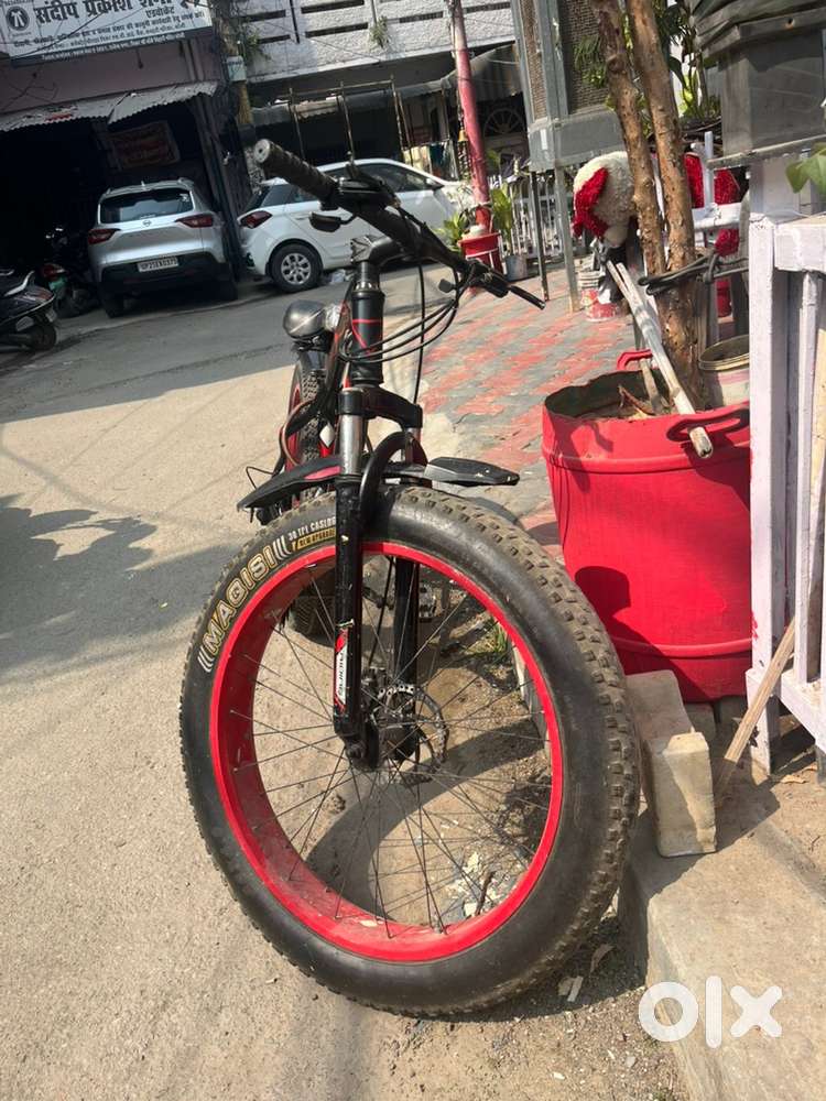 Cycle with fat tyres
