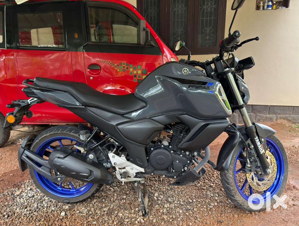 Yamaha FZS. Version 4