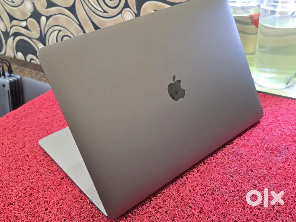 Apple Macbook Pro i7/16/256gb SSD 5.5gb Graphics 15inch Retina Display