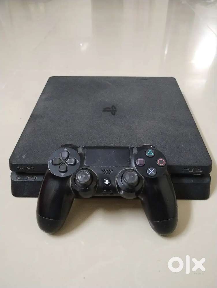 PS4 IN GOOD CONDITION + 3 GAMES + CONTROLLER