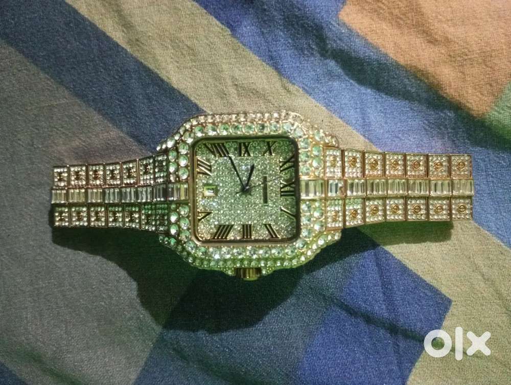 1985 my grandfather old fake diamond gold watch want to sell