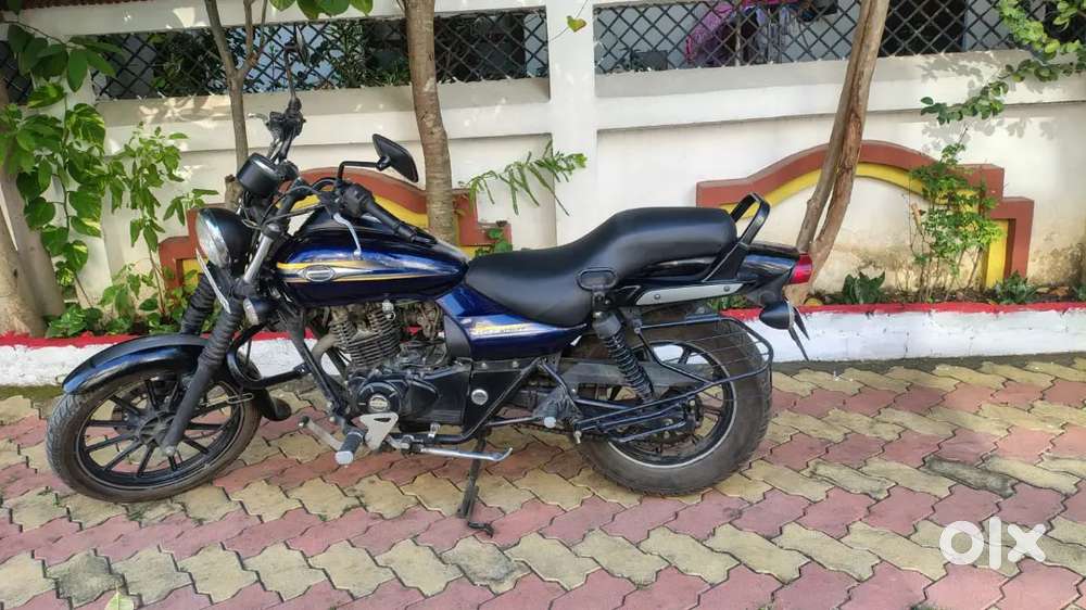 Bajaj Avenger 150 street