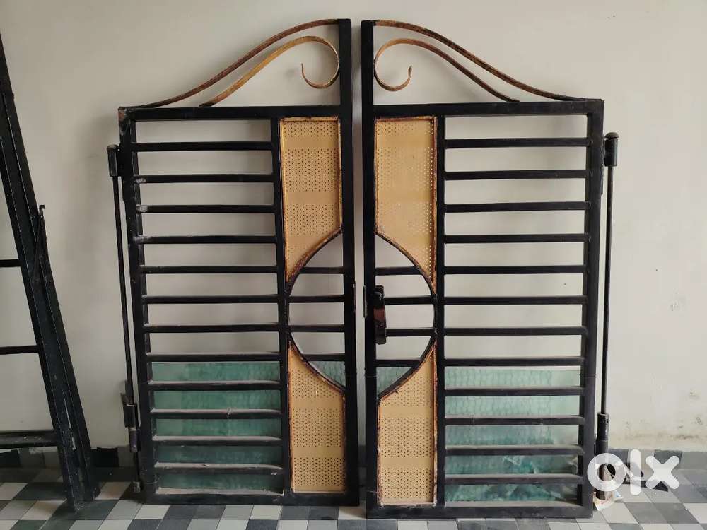 Iron Gate 5×5.5 feet