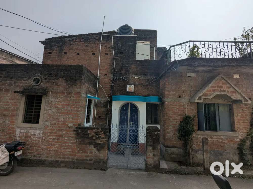 Spacious Family Home for Sale in a Calm, Well-Connected Area