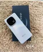 IQOO 13 16/512GB GREY COLOUR AVAILABLE WITH BILL BOX 4 MONTH OLD