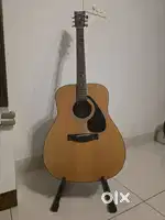 Yamaha F280 Guitar with Stand