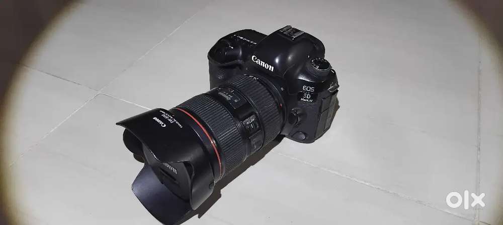 Canon 5D mark 4 with 24-105 is 2 lens