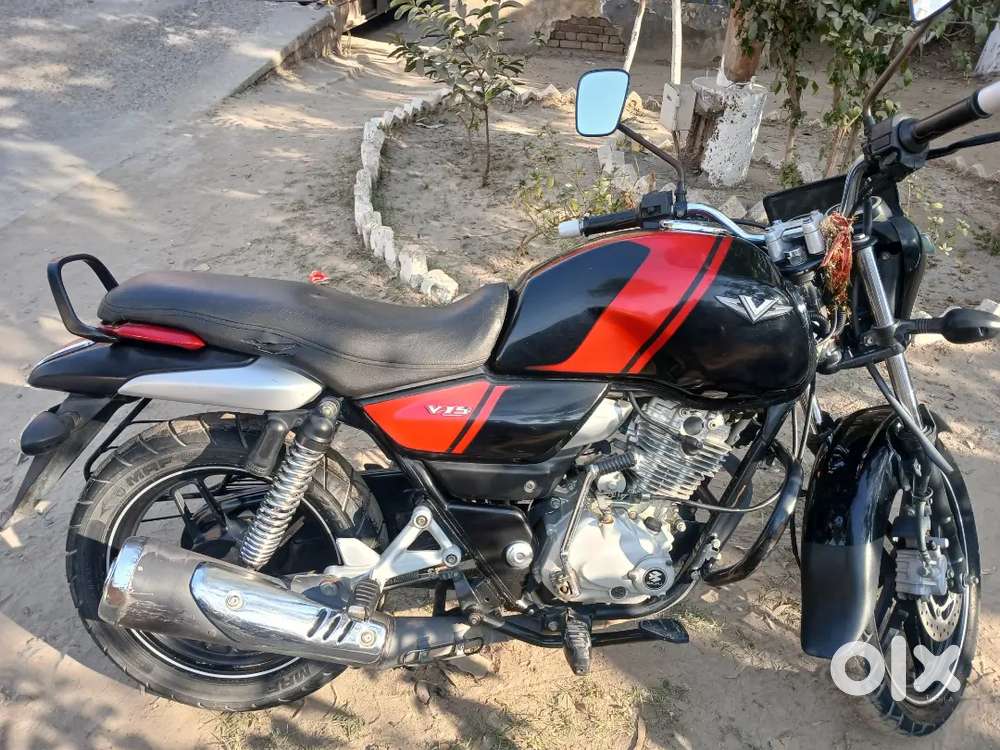 Bajaj v15 like new