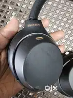 Selling sony WH-1000 XM3 in good condition and fully operational