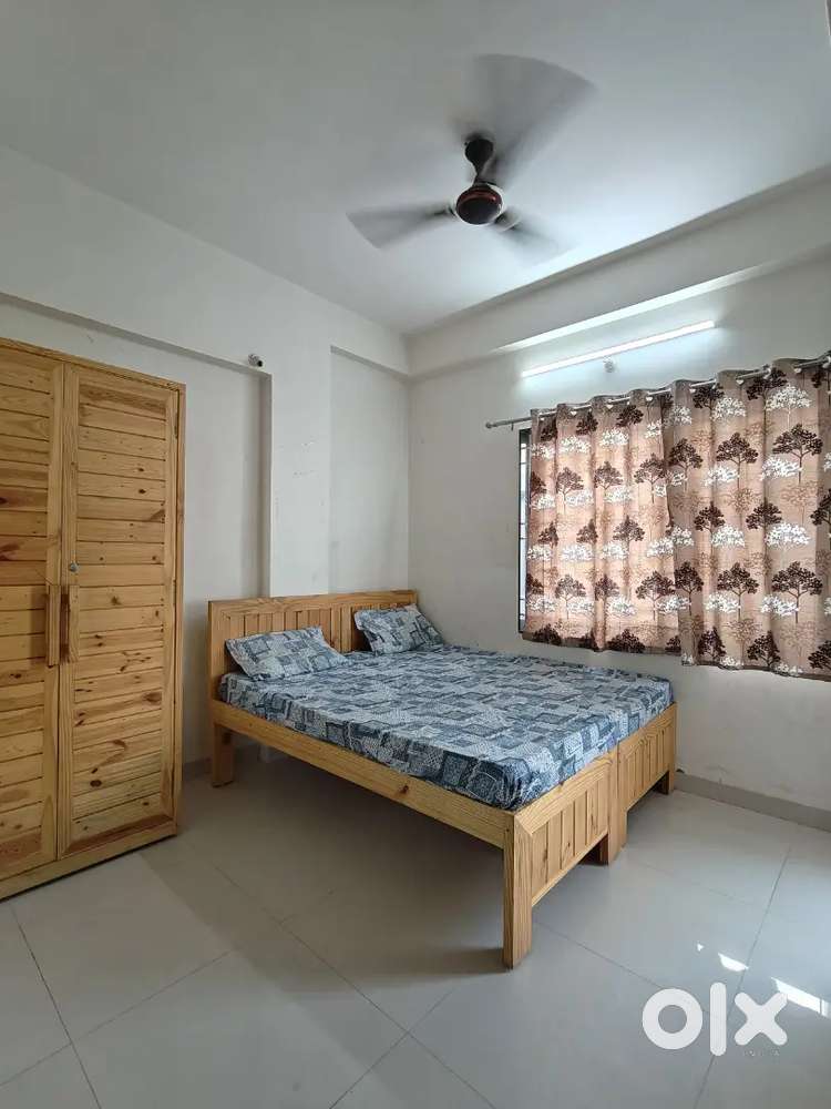 Fully Furnished 1Bhk Zero Brokrege!! location Heera Bag Colony Ab Road