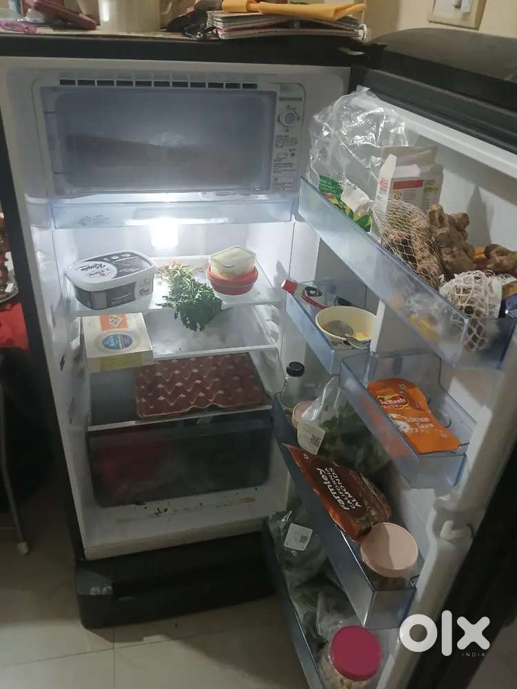 Samsung 5-Star Refrigerator – Excellent Condition, Power Saving Model