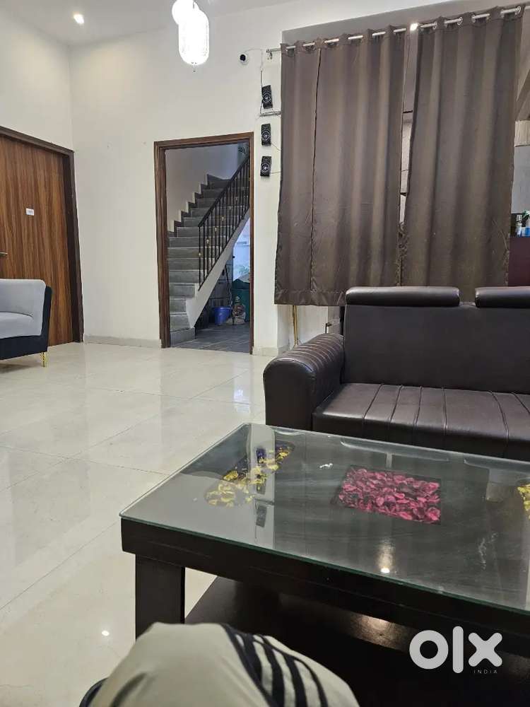 Hotel receptionist only female