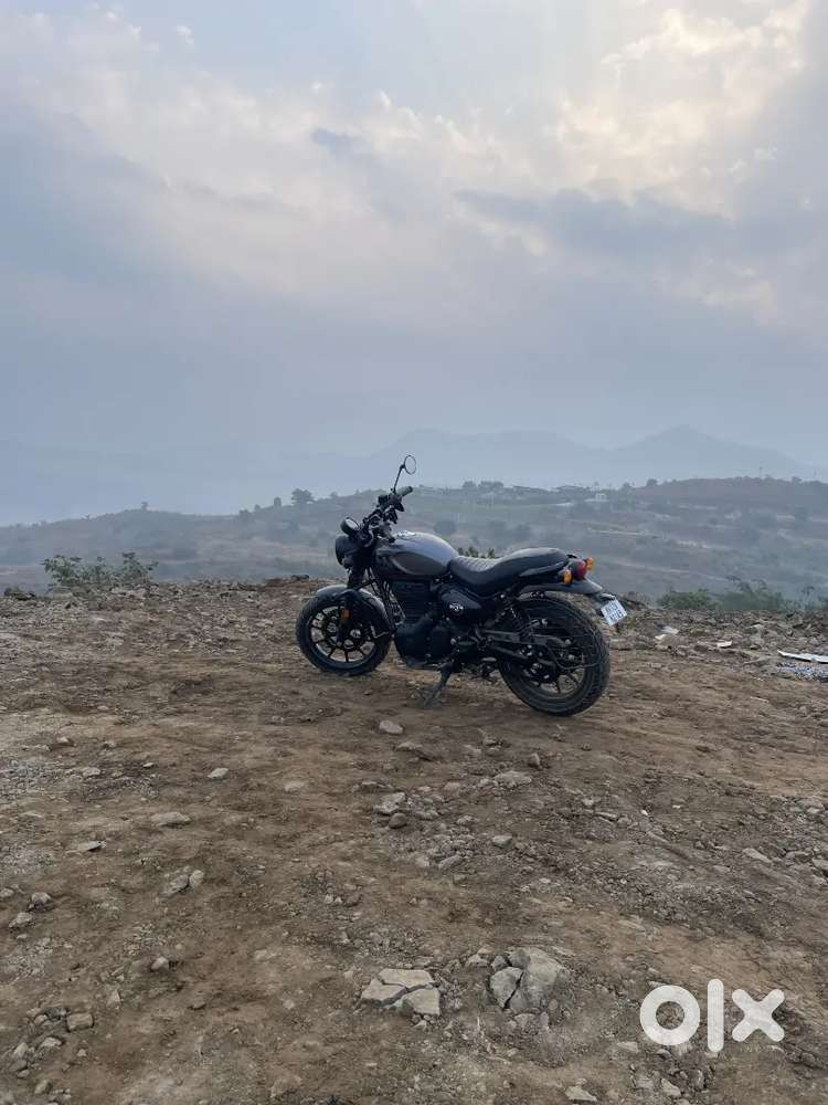 Selling Royal Enfield,hunter 350,dapper grey