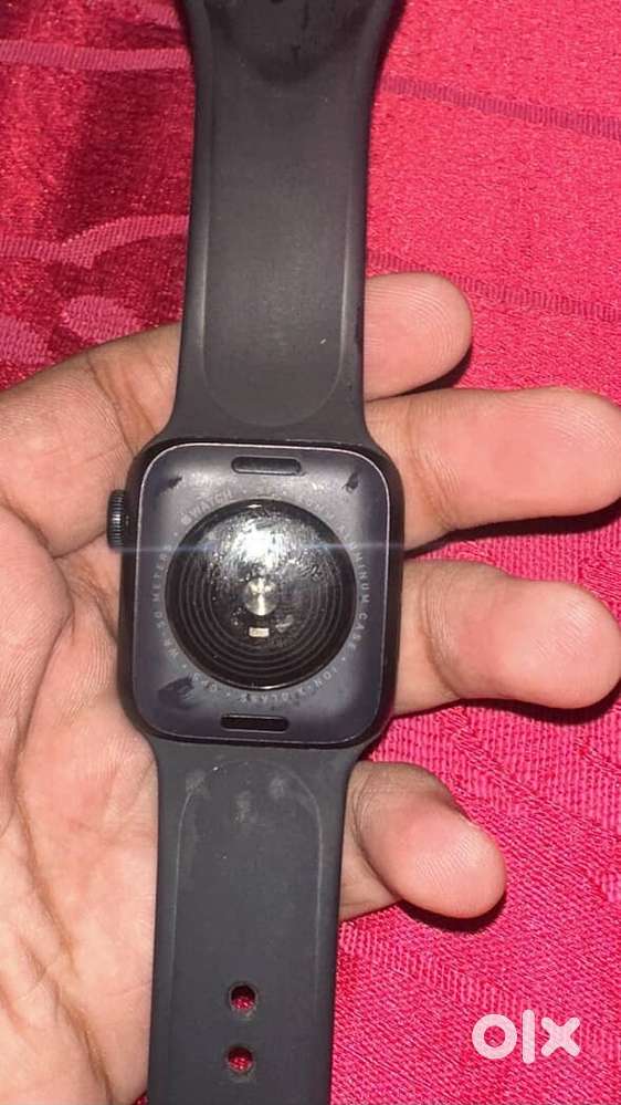 Apple Watch SE (GPS) – 4 Months Old, Excellent Condition