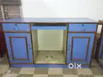 Computer table in good condition.