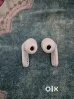 Boult audio z40 both side  earbubs