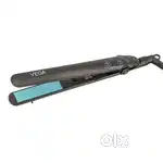 Hair straightener + Heat protecting spray ( free )