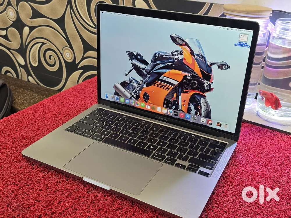 M1 Apple Macbook Pro 16gb Ram 256gb SSD Touchbar Touch ID  100% Health