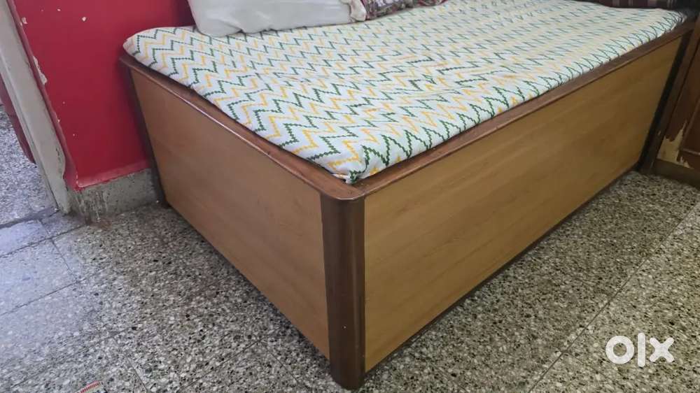 Single bed 3 x 6 plus heavy  standing show case
