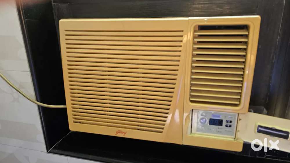 Window AC in working and good condition