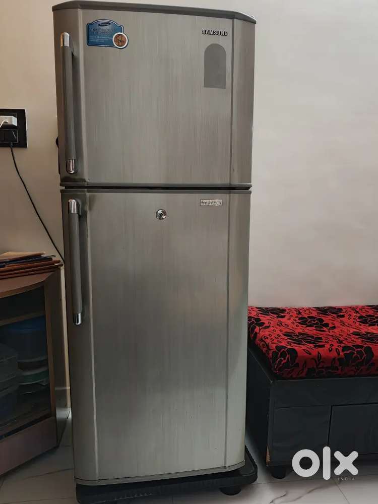 SAMSUNG DOUBLE DOOR FRIDGE IN MINT CONDITION FOR URGENT SALE