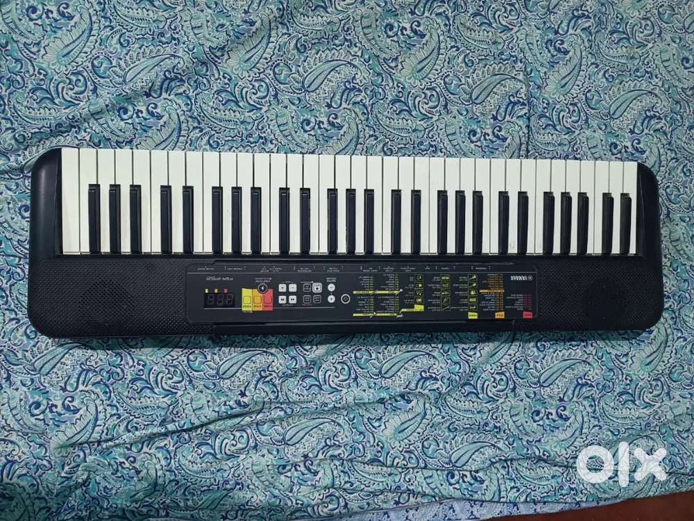 Yamaha PSR-F52 Piano