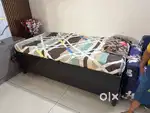 Diwan bed with mattress