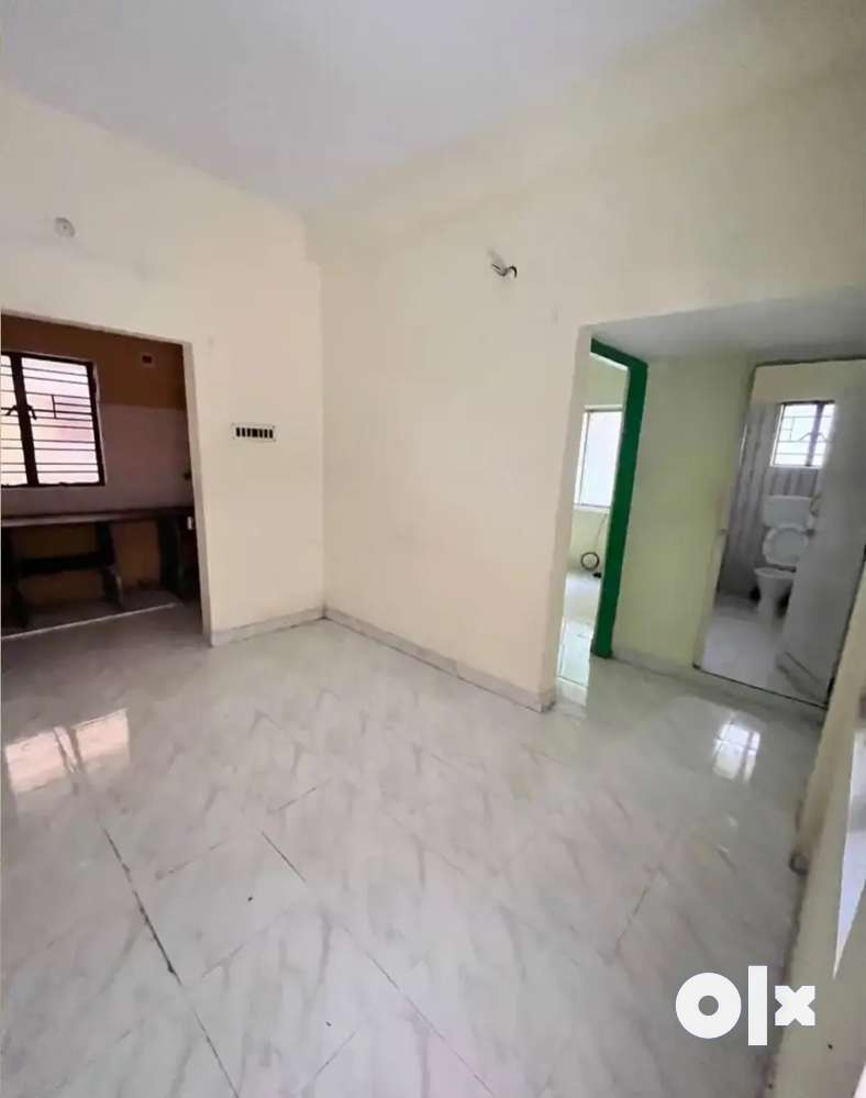 Nice Tiles flooring 1BHK flat Separate Available for rent in Dum Dum M