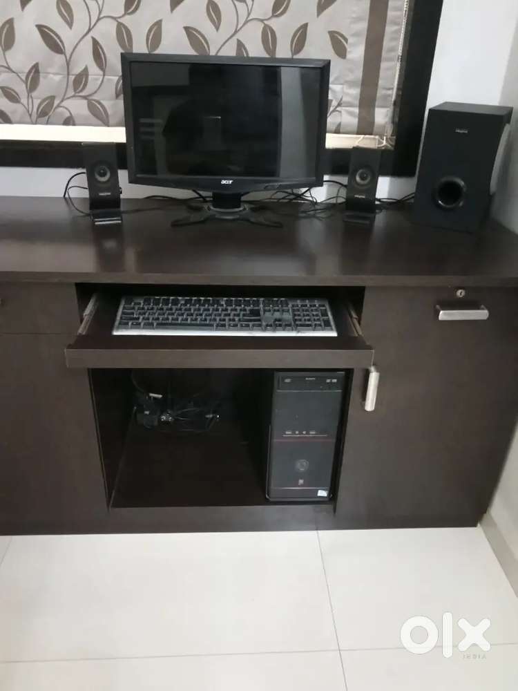 Computer With Speaker