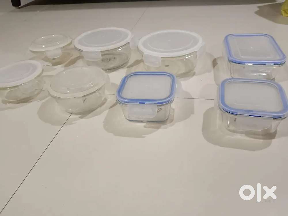 Glass Boxes 8 pieces, barely used. Selling for 700