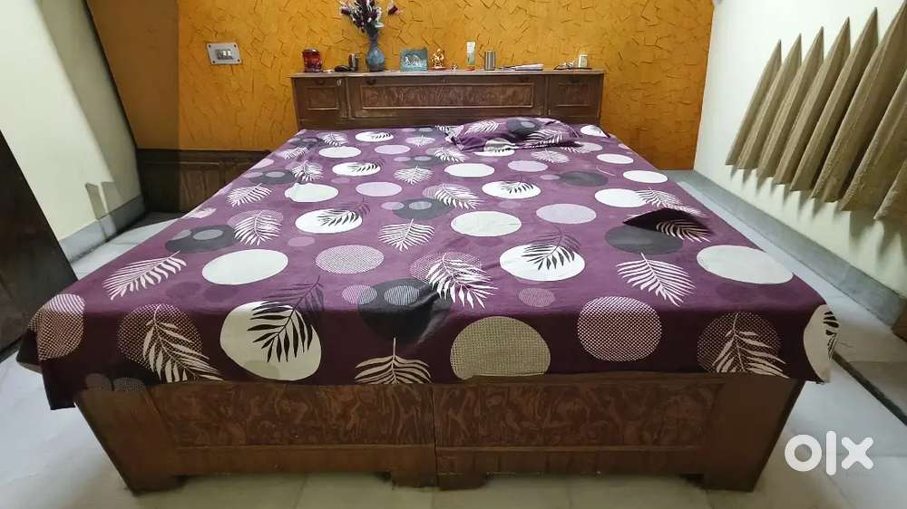 Double bed with box