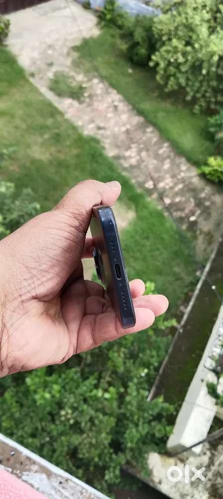 iPhone 15 Matte Black Colour