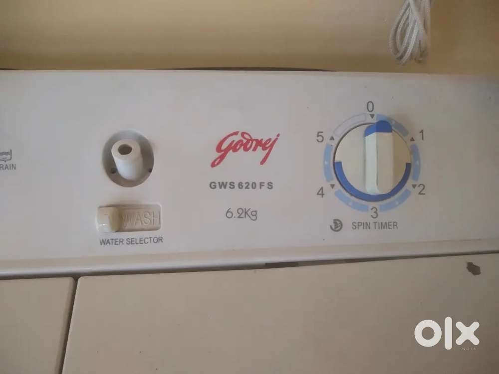 A 6.2 kg Godrej washing machine, for immediate sale.