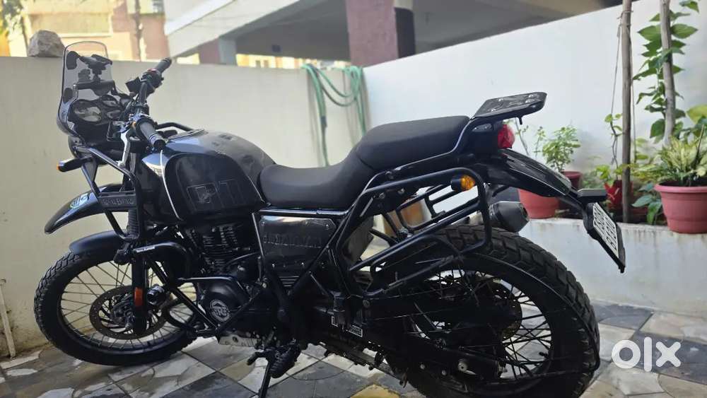 Himalayan - Very less driven - mint condition with complete riding set