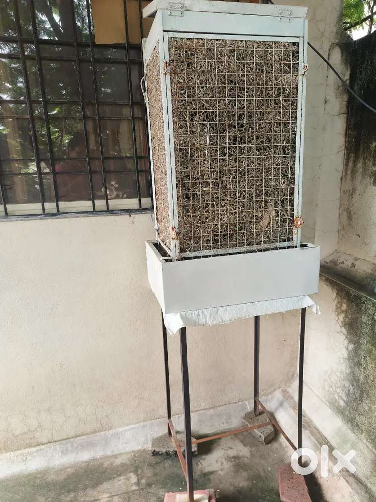 Cooler with stand in good condition