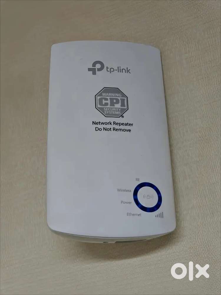 TP-Link WA840RE WiFi Range Extender in Excellent condition