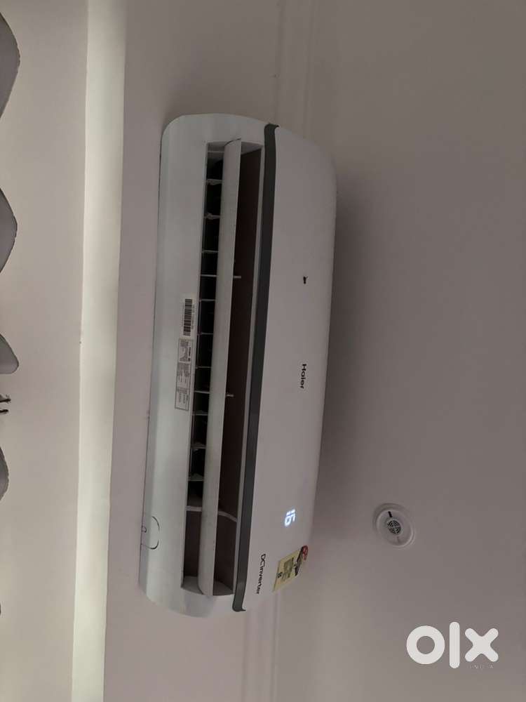 Haier brand new condition air conditioner (inverter) olny 4 month old