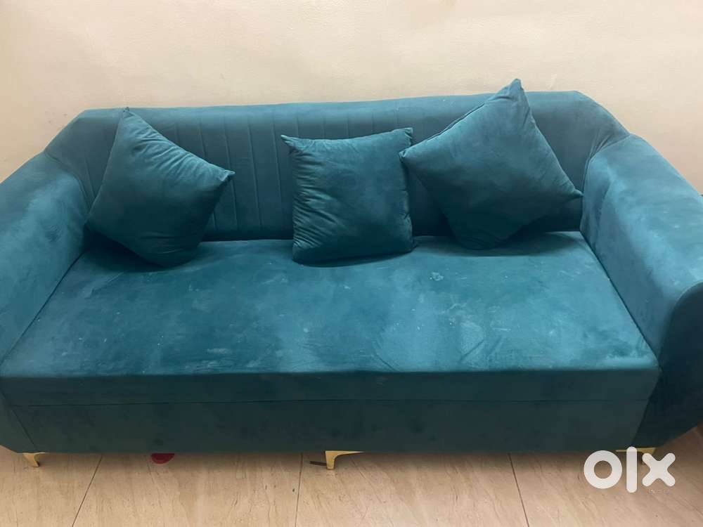 5 seater sofa with center table
