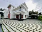 Aluva u c college 5 bhk posh 16cent house for sael