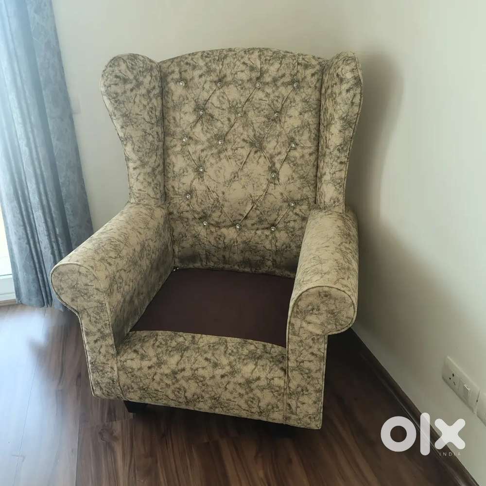 King chair pair 2 new good condition 4 months old only