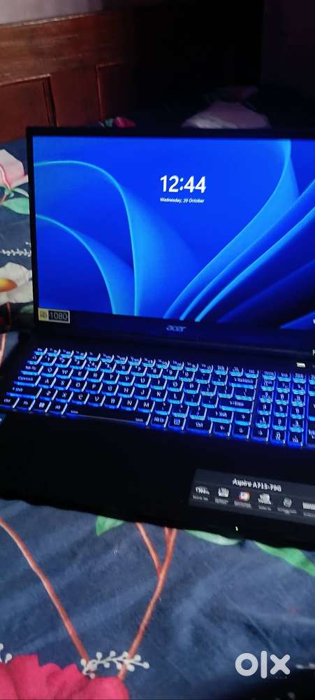 Acer aspire 7 less than 1 month