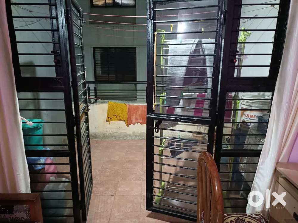 good condition & at prime location 2bhk flat for rent at 1 at floor