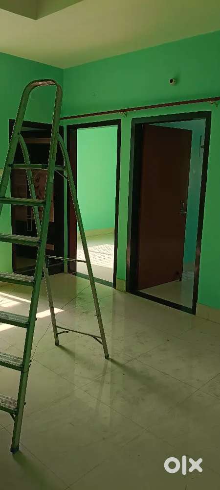 Independent 2bhk 2nd floor fully tiles flooring at sixmile near main R