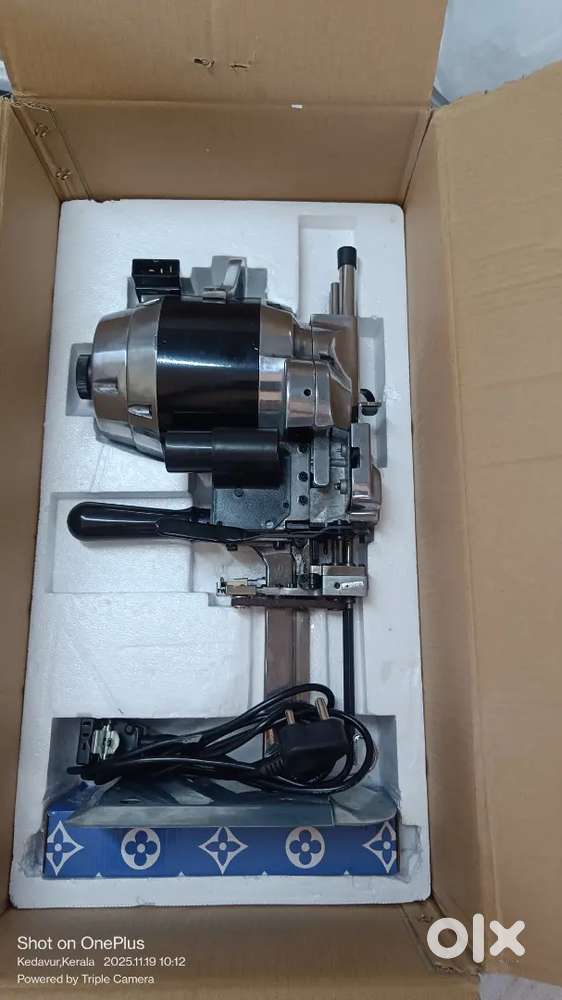 Cloth cutting machine